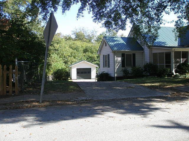 2nd image of 206 Sims St