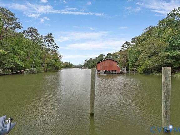 5th image of 935 Ring Farm Rd