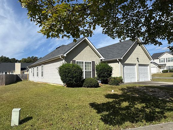 3rd image of 301 Breeze Mdw