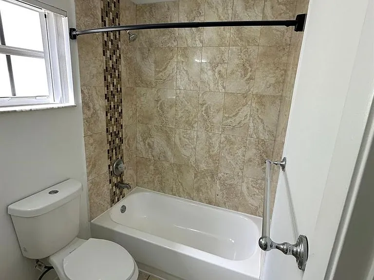 1051 Briar Ridge Rd — Photo 8