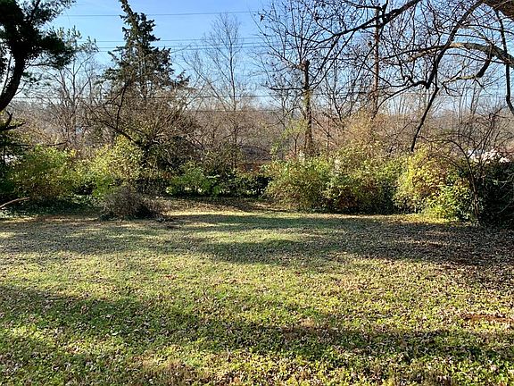 3rd image of 140 Hickory Dr