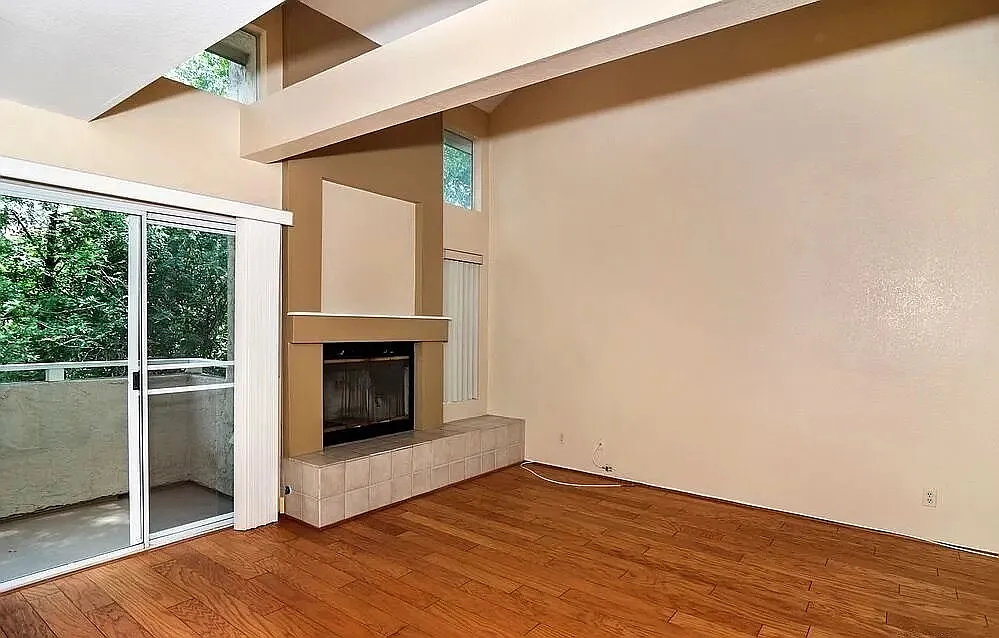 3 bed, 2.5 bath, 1573 sqft, $3,995 — Photo 3