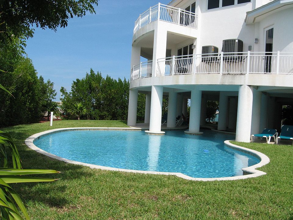 2nd image of 438 Harbour Dr