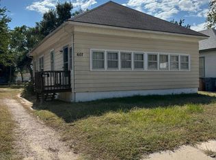 607 W 8th Ave, Hutchinson, KS 67501