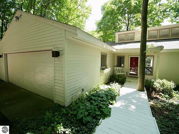 2nd image of 4333 McLeod Dr