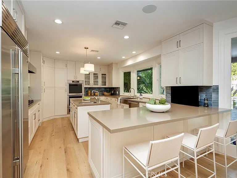 4550 Encino Ave — Photo 13