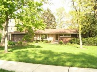 807 Lenox Rd, Glen Ellyn, IL 60137