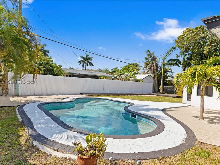1524 SW 32nd Ct — Photo 45