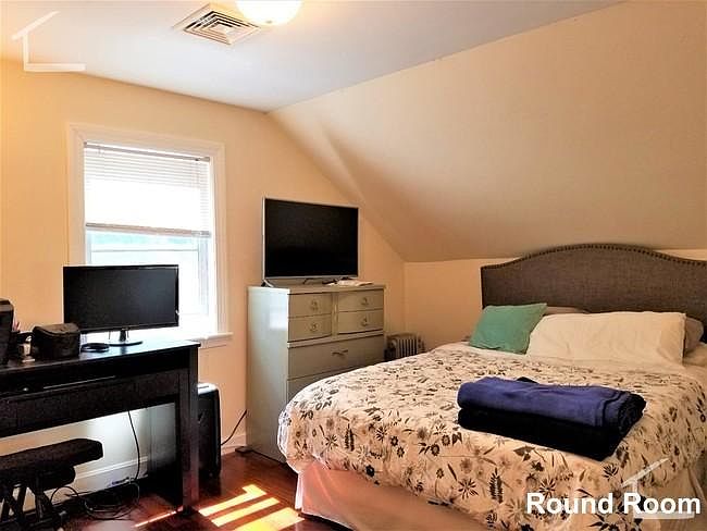 2nd image of 10 Duval St #2E