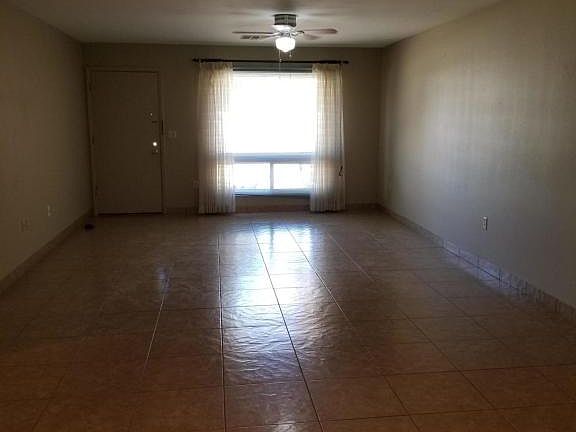 3rd image of 10444 W Saratoga Cir