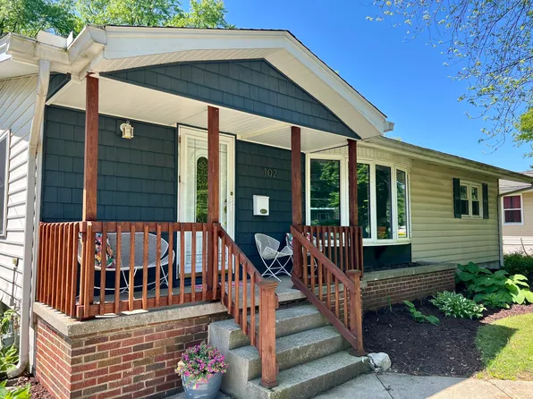 102 Glendale Blvd, Valparaiso, IN 46383
