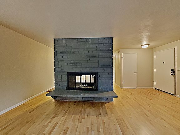 3rd image of 944 N Orchard St