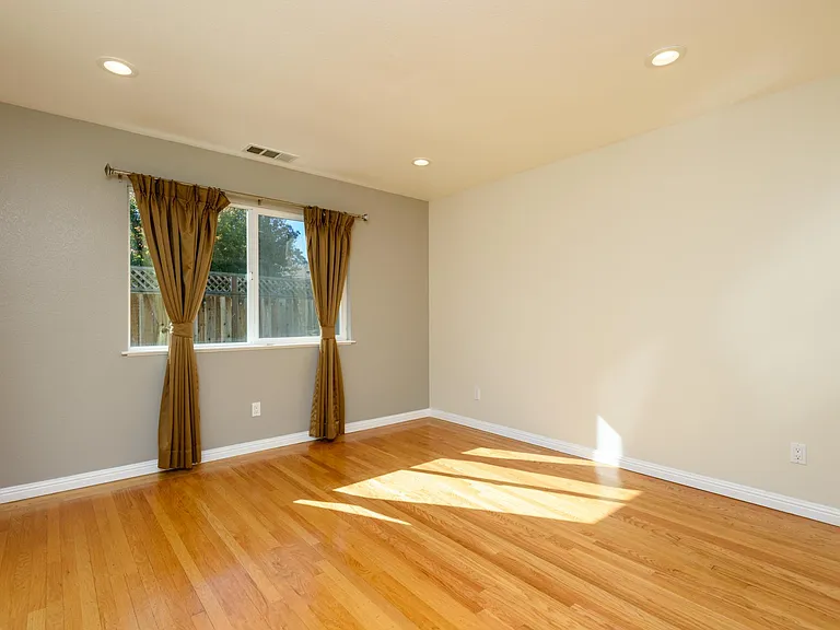 107 Haight St — Photo 6