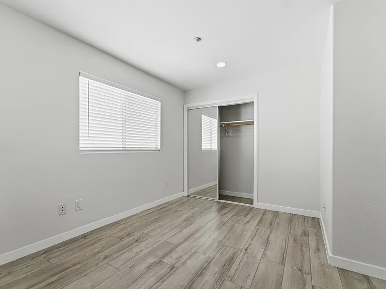 1665 Manning Ave — Photo 10