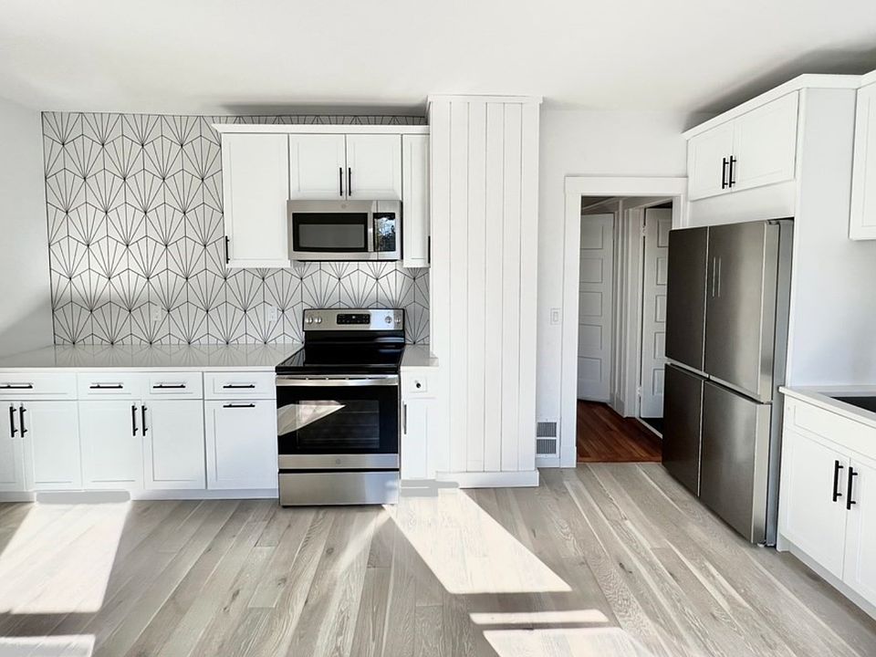 1st image of 37 Saint Margaret St APT 1
