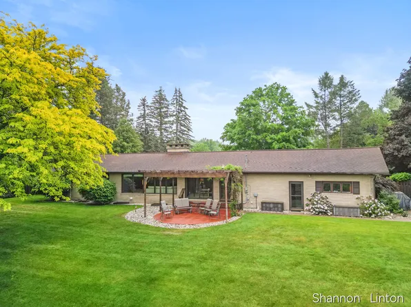 346 Orchard View Dr, Shelby, MI 49455
