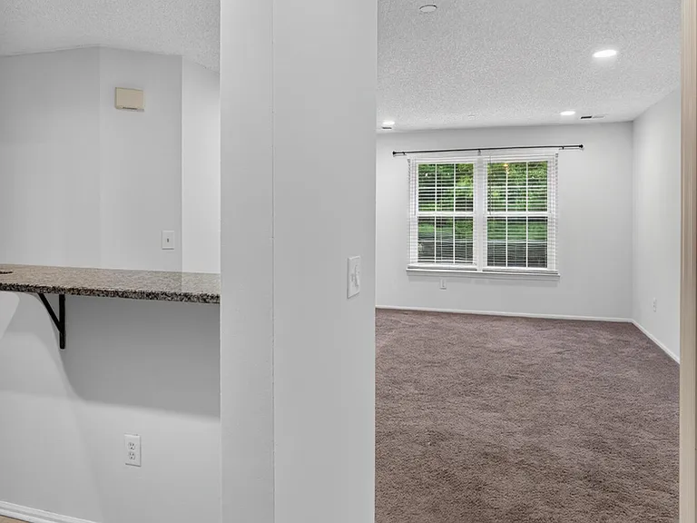 92 Des Moines Ct — Photo 6