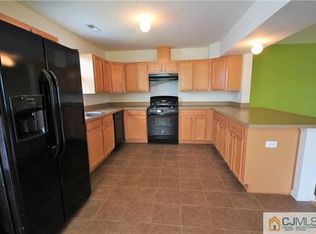 29 Keenan St, Somerset, NJ 08873