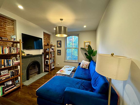 3rd image of 15 Warren Pl #1