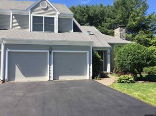 15 Chesterfield Dr, Voorheesville, NY 12186
