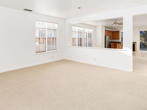 4th image of 224 Marigold St