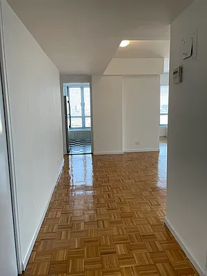Rented by Solow Realty | media 8