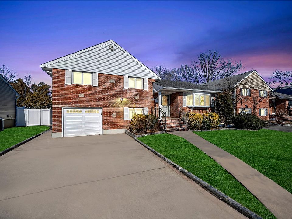 1st image of 221 Vincent Drive