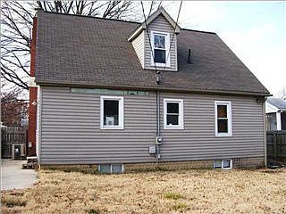 3rd image of 106 S Saint James Blvd