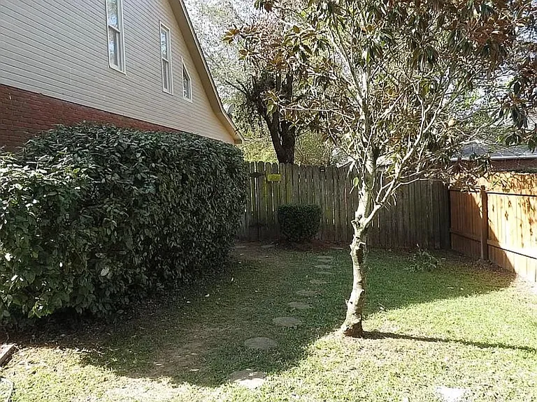 409 Northtown Dr — Photo 7