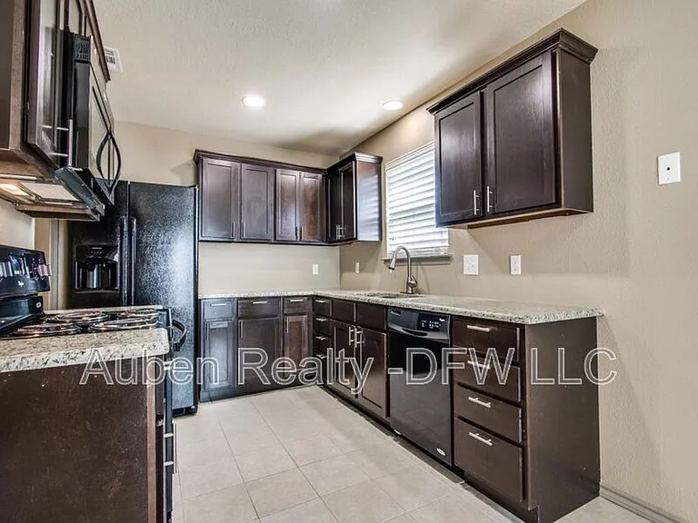 7716 Sable Ln — Photo 6