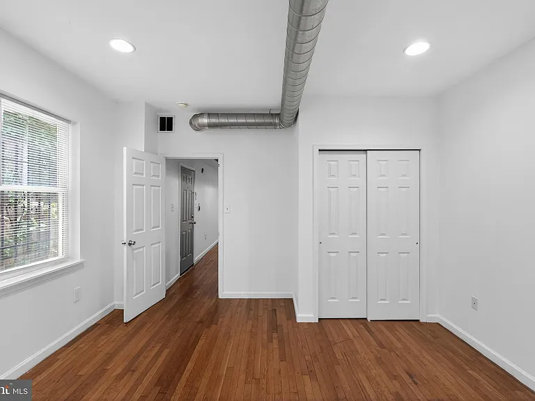 1729 W Master St #B — Photo 10