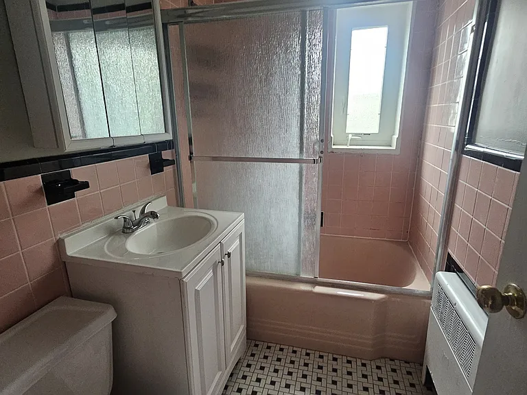 572 Whitney Ave #3E — Photo 5