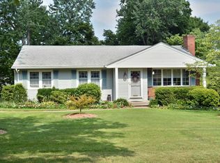 230 Pinelynn Rd, Glen Rock, NJ 07452