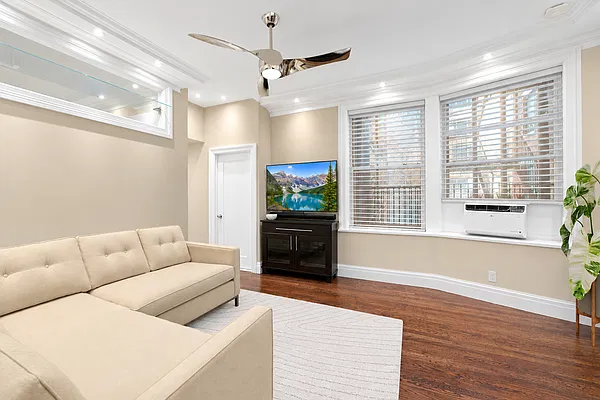 Living room, photo 1