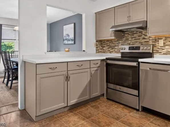 910-4 Renate Drive, Hillsborough Twp., NJ 08844