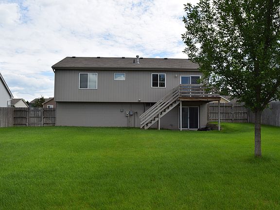 2nd image of 816 Clearwater Dr