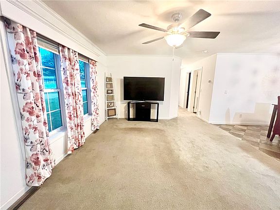 3rd image of 106 Port Royal Dr