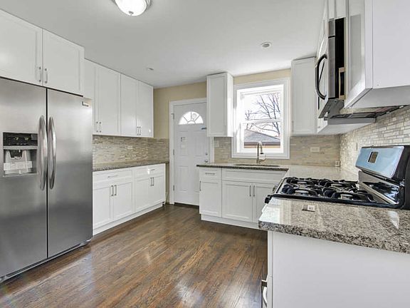 3rd image of 8947 S East End Ave