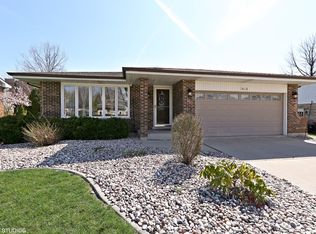 7613 Nantucket Dr, Darien, IL