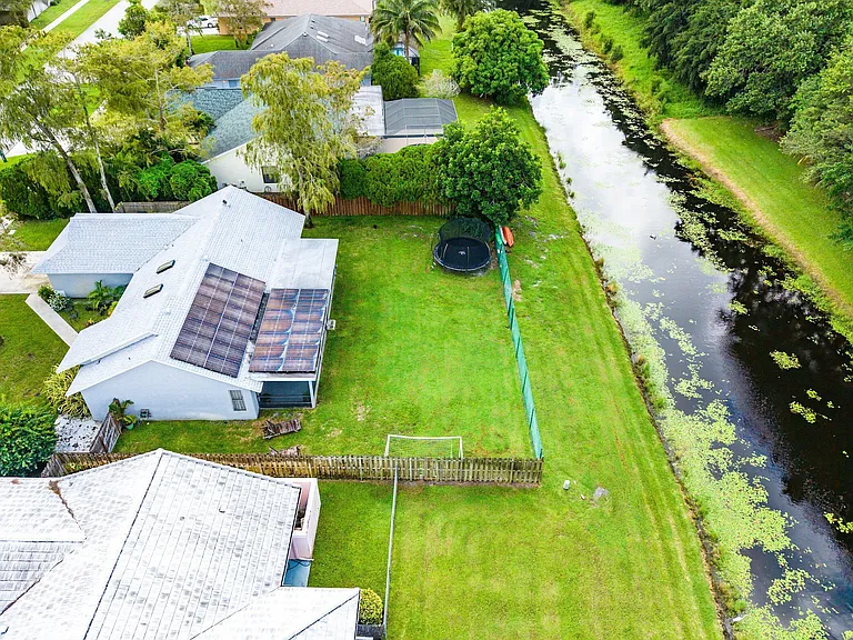 1252 Raintree Ln — Photo 49