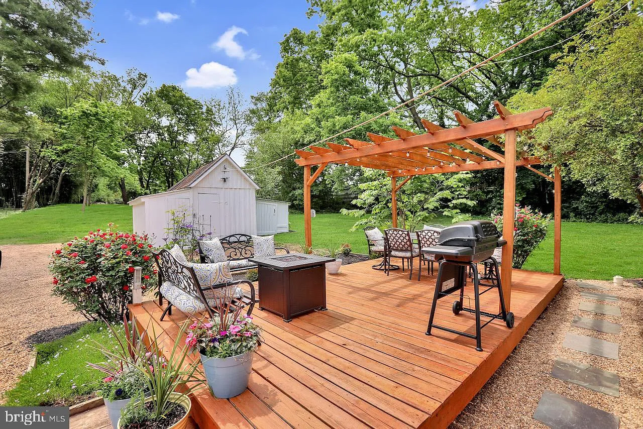 3 bed, 2.5 bath, 2461 sqft, $3,000 — Photo 4