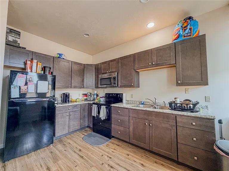 137 N Main St #B — Photo 9