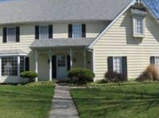 800 Loch Lommond Dr, Hutchinson, KS 67502