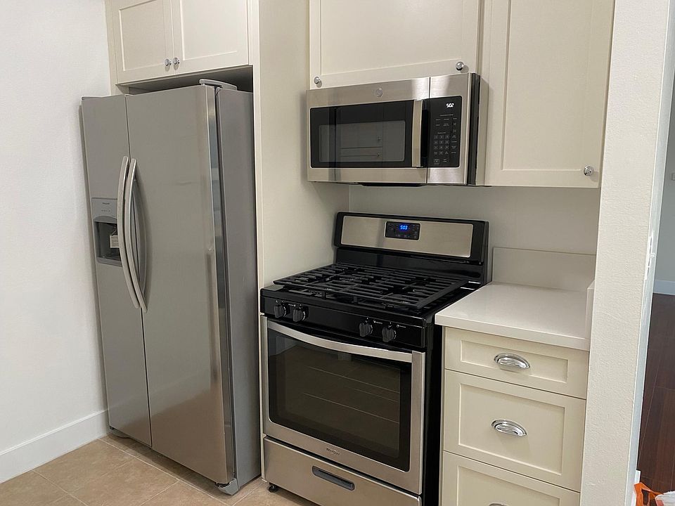 1st image of 12351 Oxnard St #12