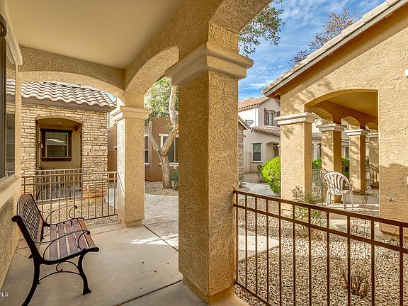 5th image of 81 E Palomino Dr