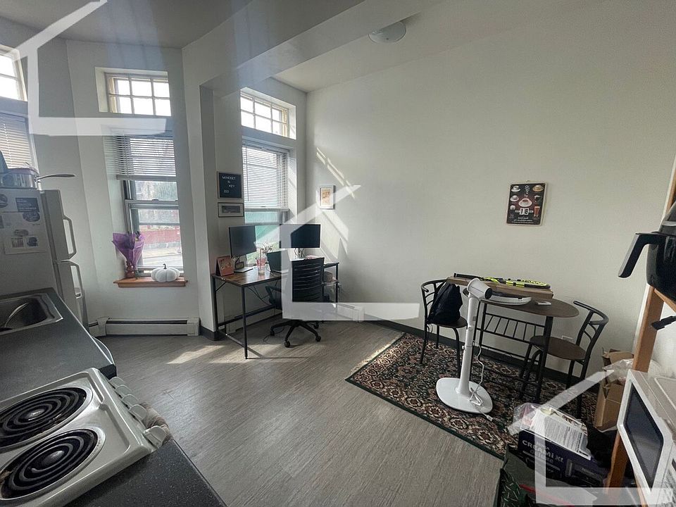 2nd image of 206 Chestnut Hill Ave #2L