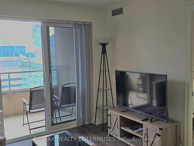 250 Wellington St W #1435 — Photo 46