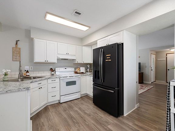 5th image of 4215 W John Day Pl