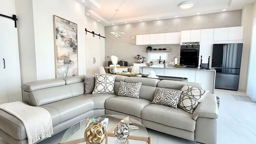 2 bed, 2.0 bath, 1400 sqft, $3,500 — Photo 3