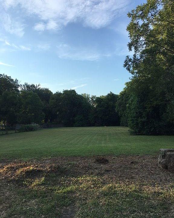 2nd image of 4412 Blackstone Dr